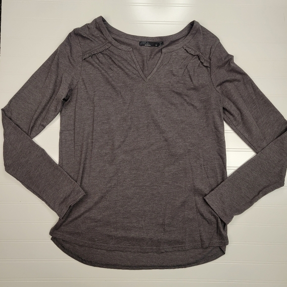 Prana Nitty Split V-Neck Ruffle Detail Long Sleeve Tee Shirt Top Size Small - Picture 2 of 7